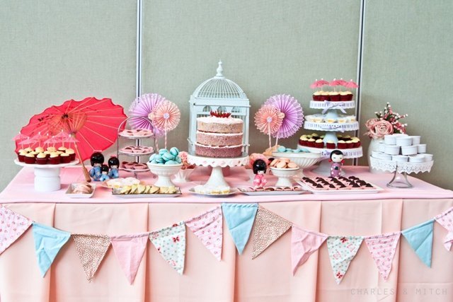 Les poupée kokeshi japonaise idéale pour une décoration de mariage zen, un thème tendance pour les goûter danniversaire mais aussi pour votre décoration