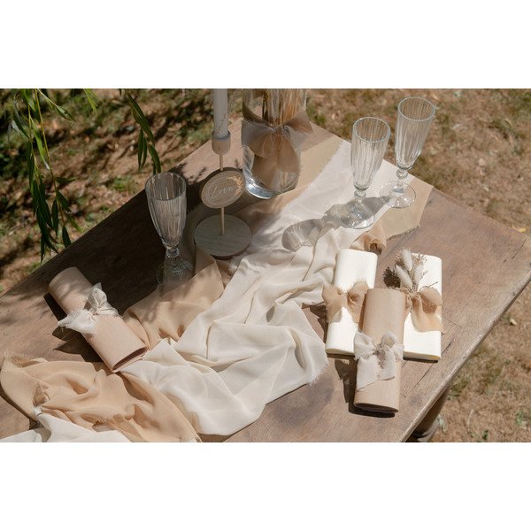 Chemin de table crêpe naturel, 3 mètres