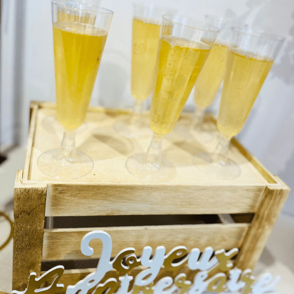 12 flutes champagne transparentes...