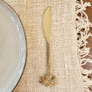Couteau en laiton doré