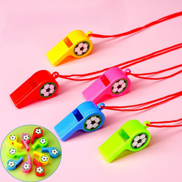 5 Sifflets de football avec corde 5 Sifflets de football avec corde