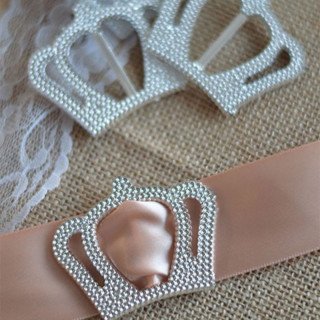 Boucle strass couronne acrylique grand modèle