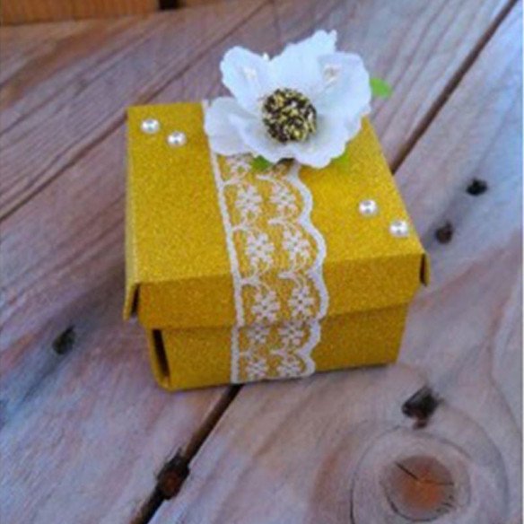 Boite à dragées cube or