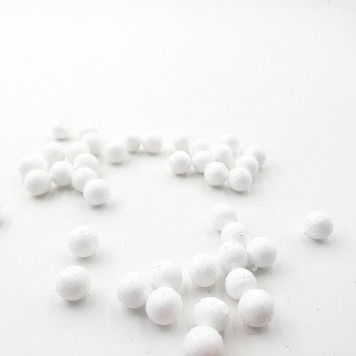 Sachet de petites boules brillantes blanche 15mm