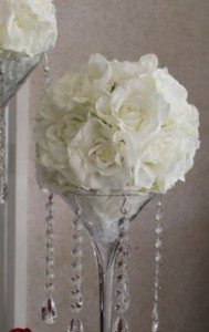 boule-de-rose-artificielle-dans-vase