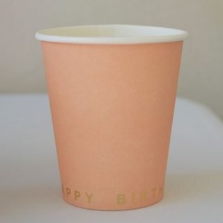 décorer sa table avec gobelets en carton